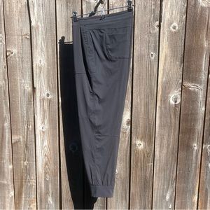 Mountain Hardwear black zip up joggers size 12